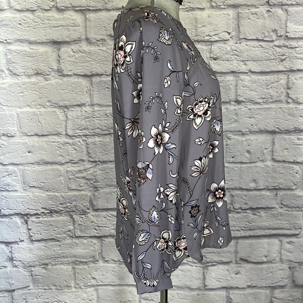 LOFT Lavender and White Floral Blouse - Picture 3 of 8